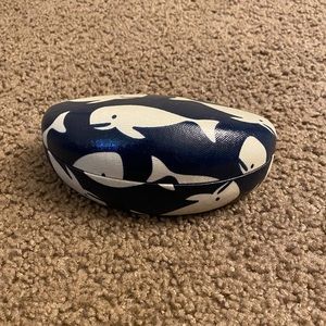 super cute glasses case!